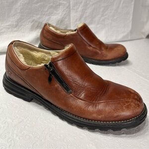 UGG Womens House Shoes Size 10 Sheepskin Lined Zip Brown Leather Driving Lounge